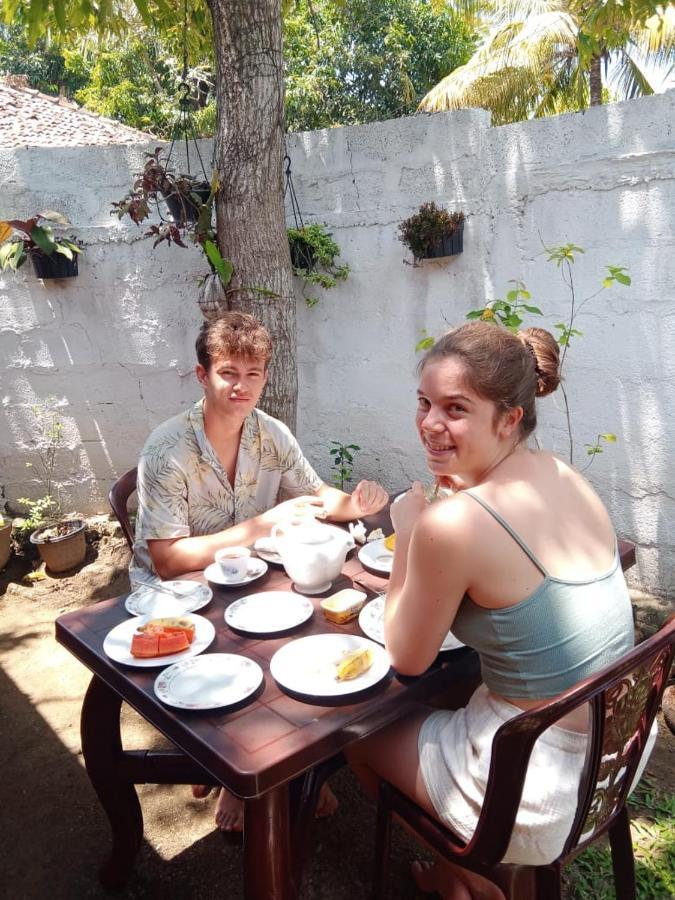 Menaka Homestay Tangalle Eksteriør billede